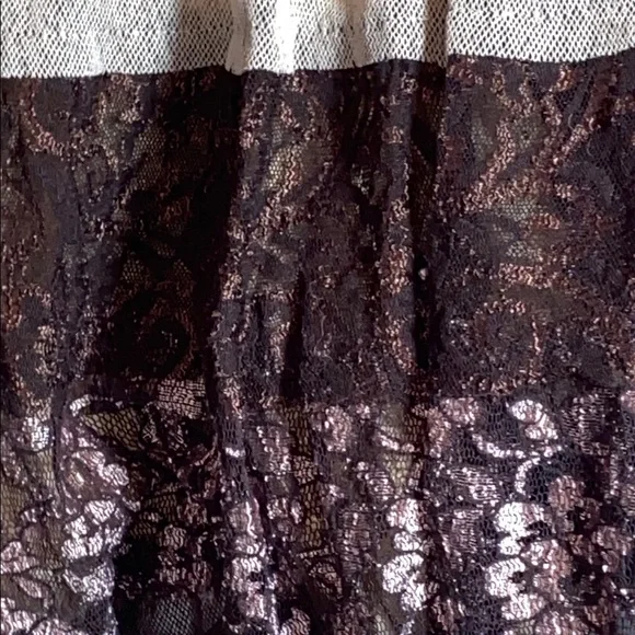 Elegant Multi-Tiered Lace Skirt - Picture 5 of 6